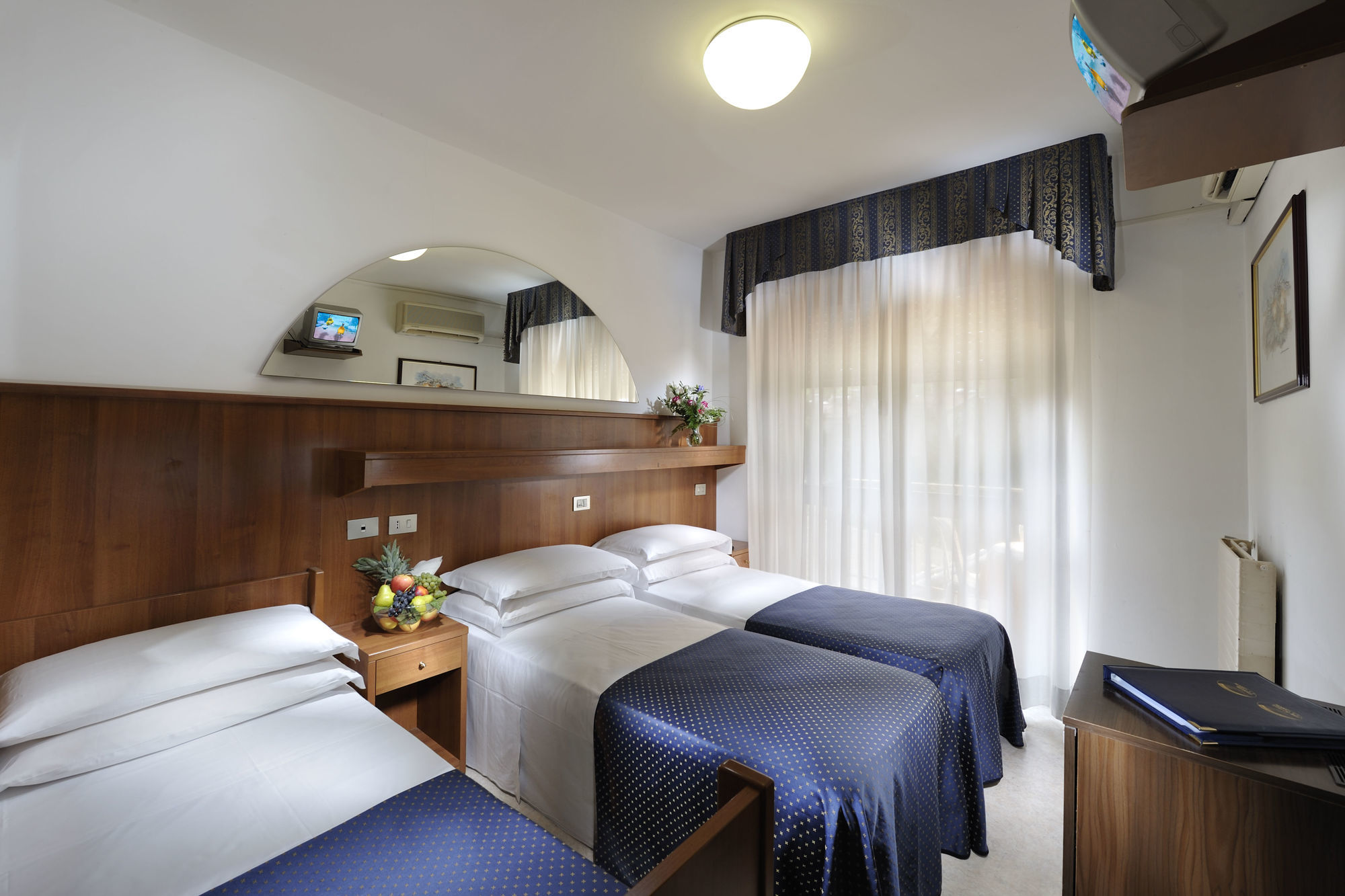 Hotel Vina De Mar Линяно Сабиадоро Екстериор снимка