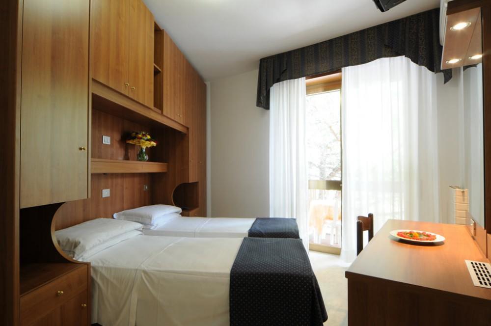 Hotel Vina De Mar Линяно Сабиадоро Екстериор снимка
