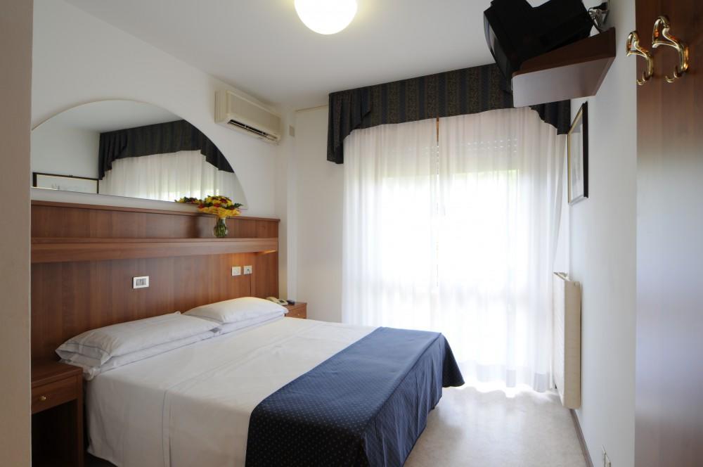 Hotel Vina De Mar Линяно Сабиадоро Екстериор снимка