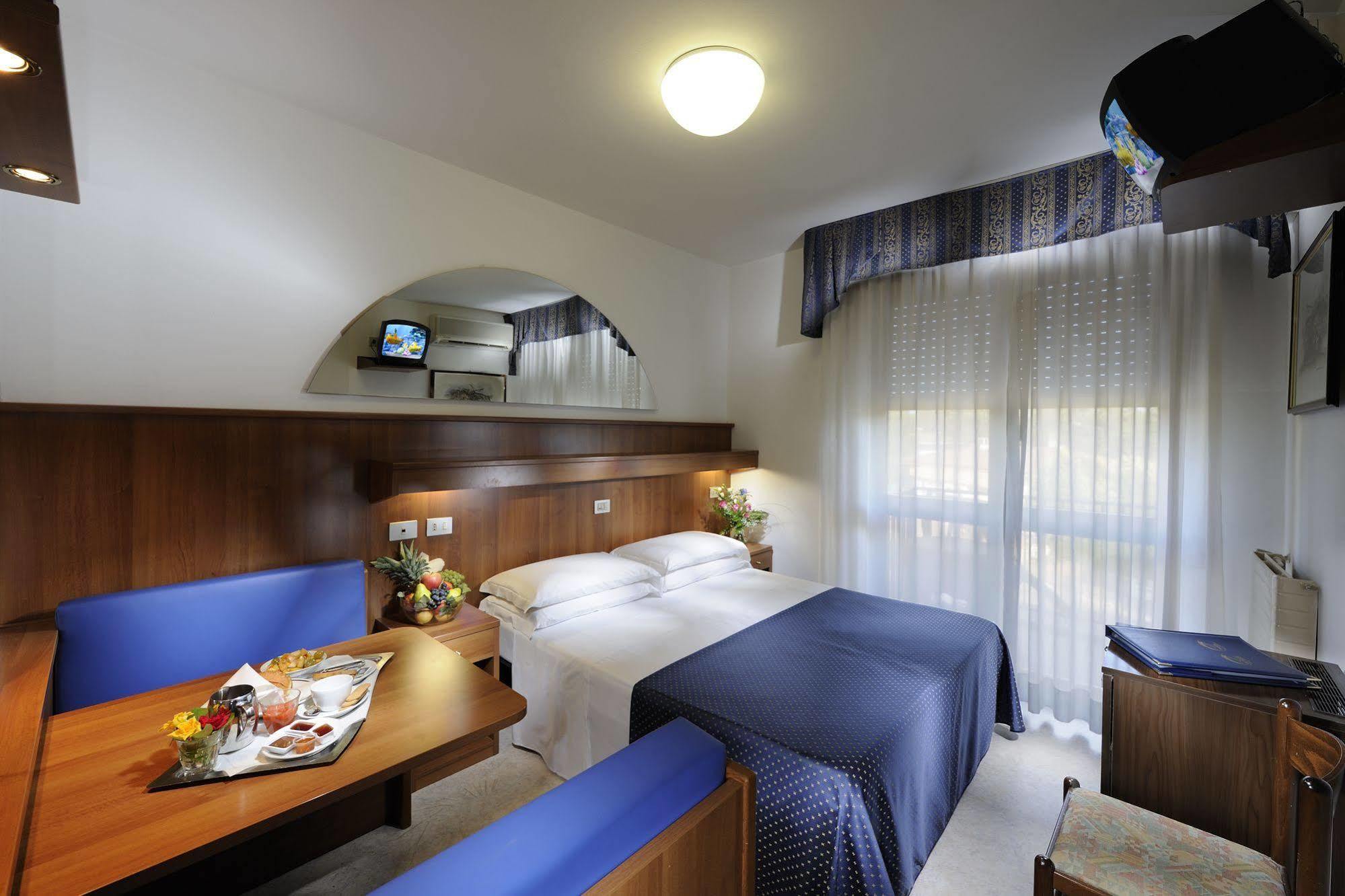 Hotel Vina De Mar Линяно Сабиадоро Екстериор снимка