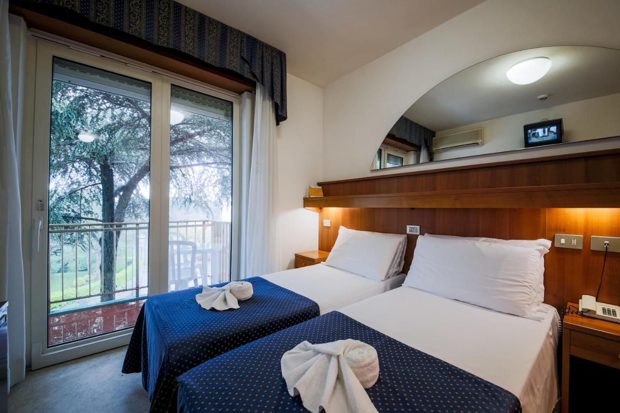 Hotel Vina De Mar Линяно Сабиадоро Екстериор снимка