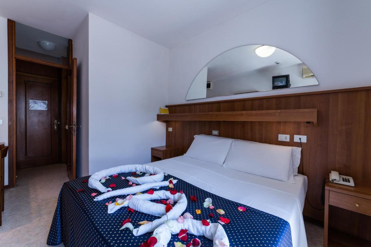 Hotel Vina De Mar Линяно Сабиадоро Екстериор снимка