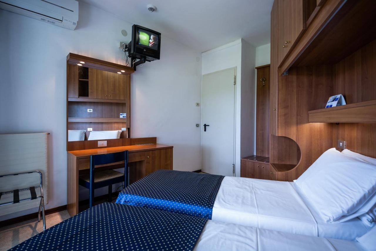 Hotel Vina De Mar Линяно Сабиадоро Екстериор снимка
